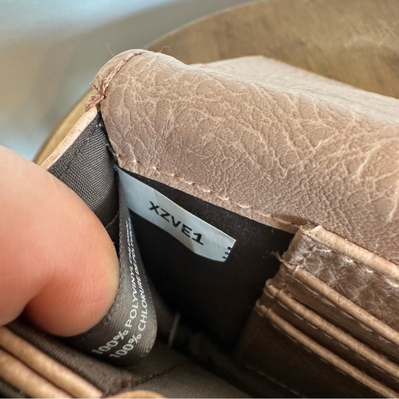 MATT & Nat Vegan Abiko Fold Over Clutch In The Colour Champagne Hand Strap Pink - Picture 13 of 16